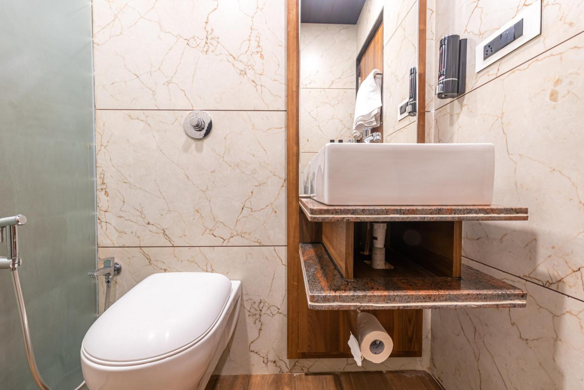 Lemon Wood Suites Pune Luaran gambar